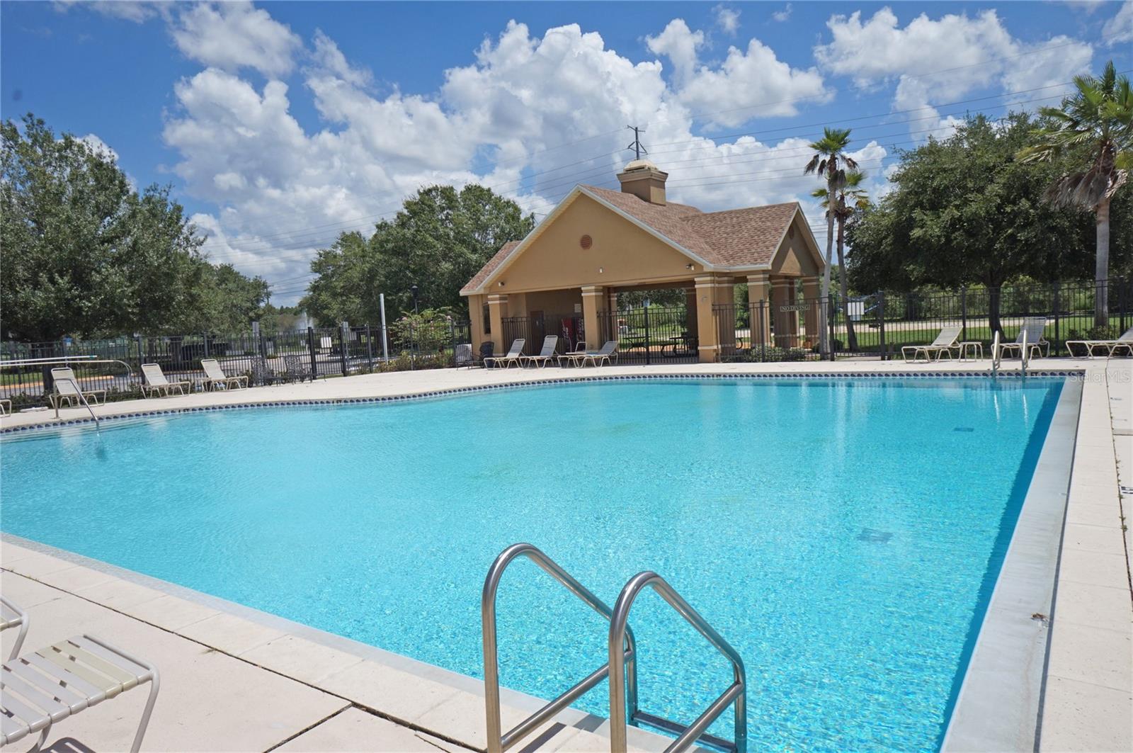 Listing photo id 25 for 9018 Lake Chase Island Way 9108