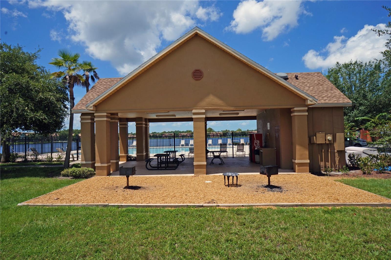 Listing photo id 26 for 9018 Lake Chase Island Way 9108