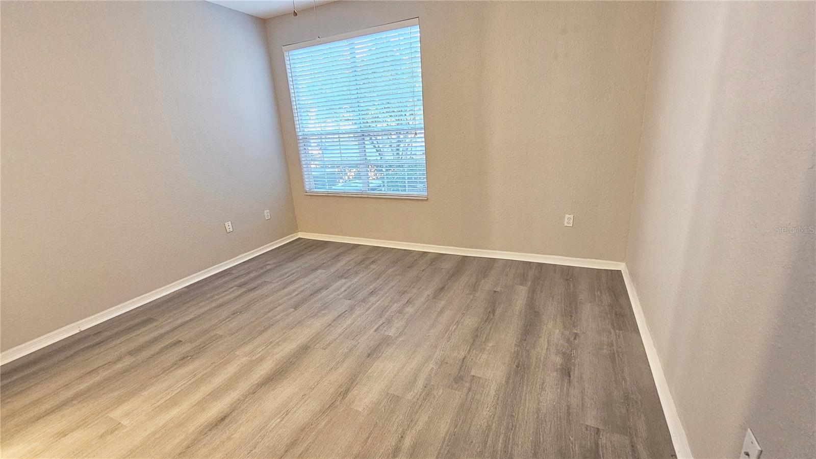 Listing photo id 7 for 9018 Lake Chase Island Way 9108