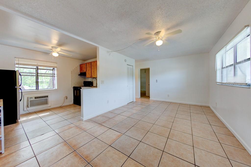 Image 4 of 9 For 2142 Bradford Street 306