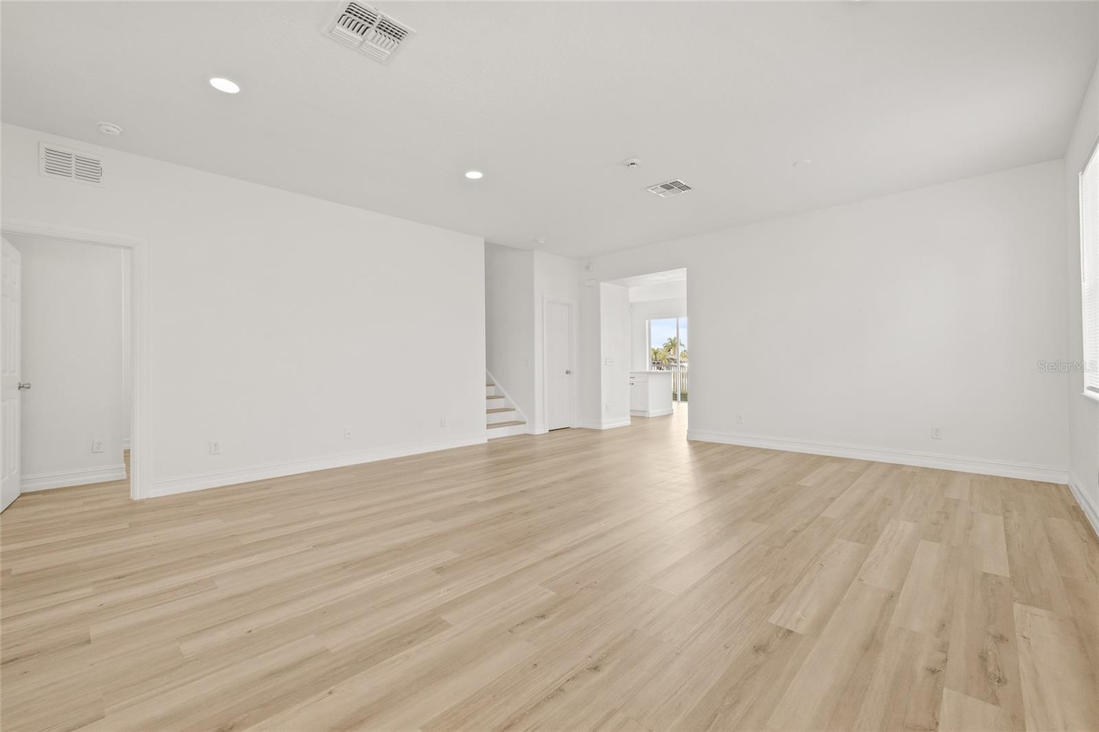 Image 5 of 49 For 17507 Balmaha Drive