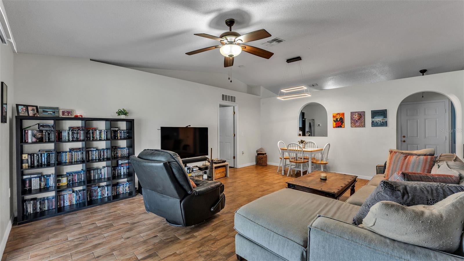 Image 12 of 39 For 1429 Country Chase Drive