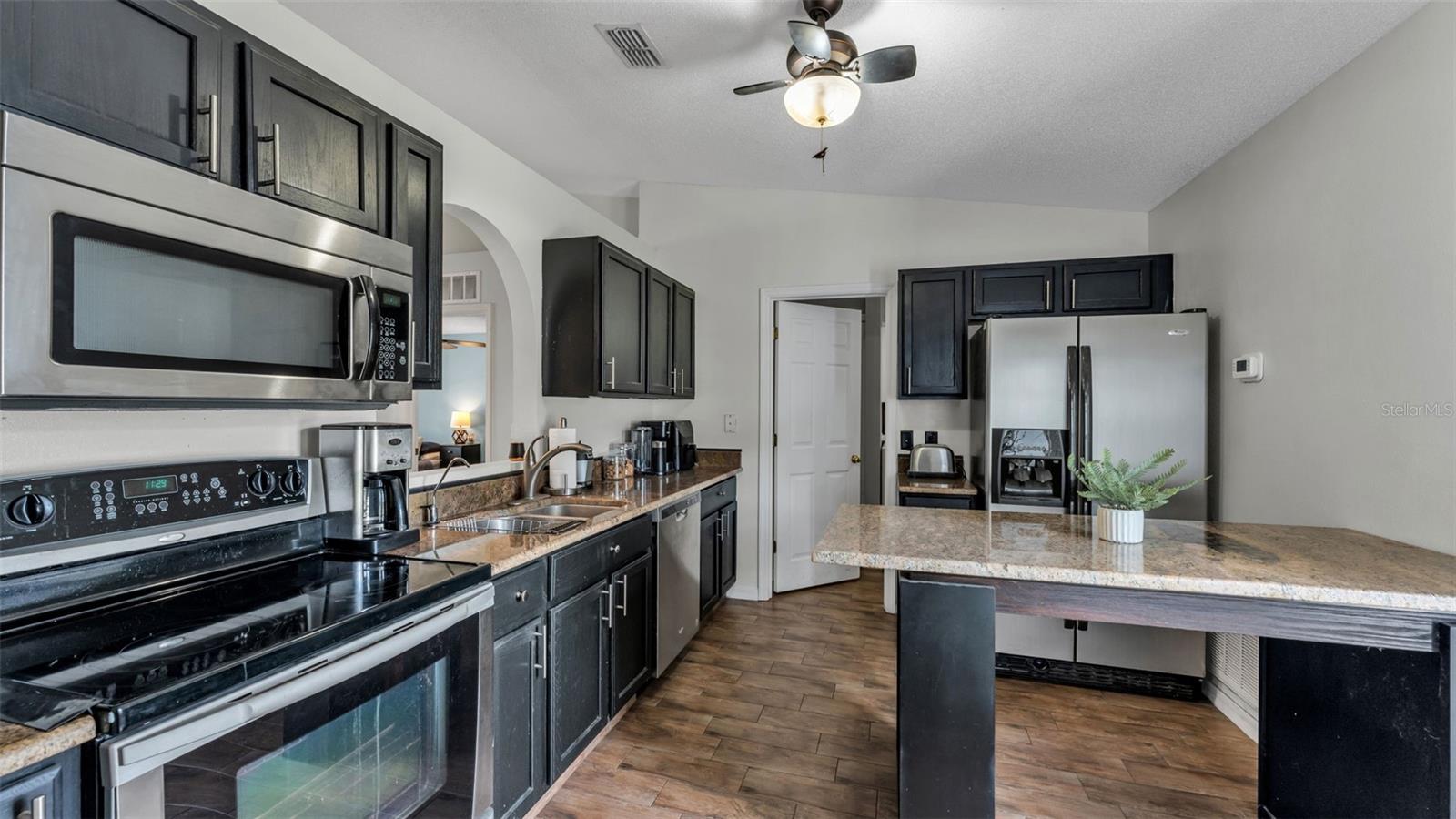 Image 7 of 39 For 1429 Country Chase Drive