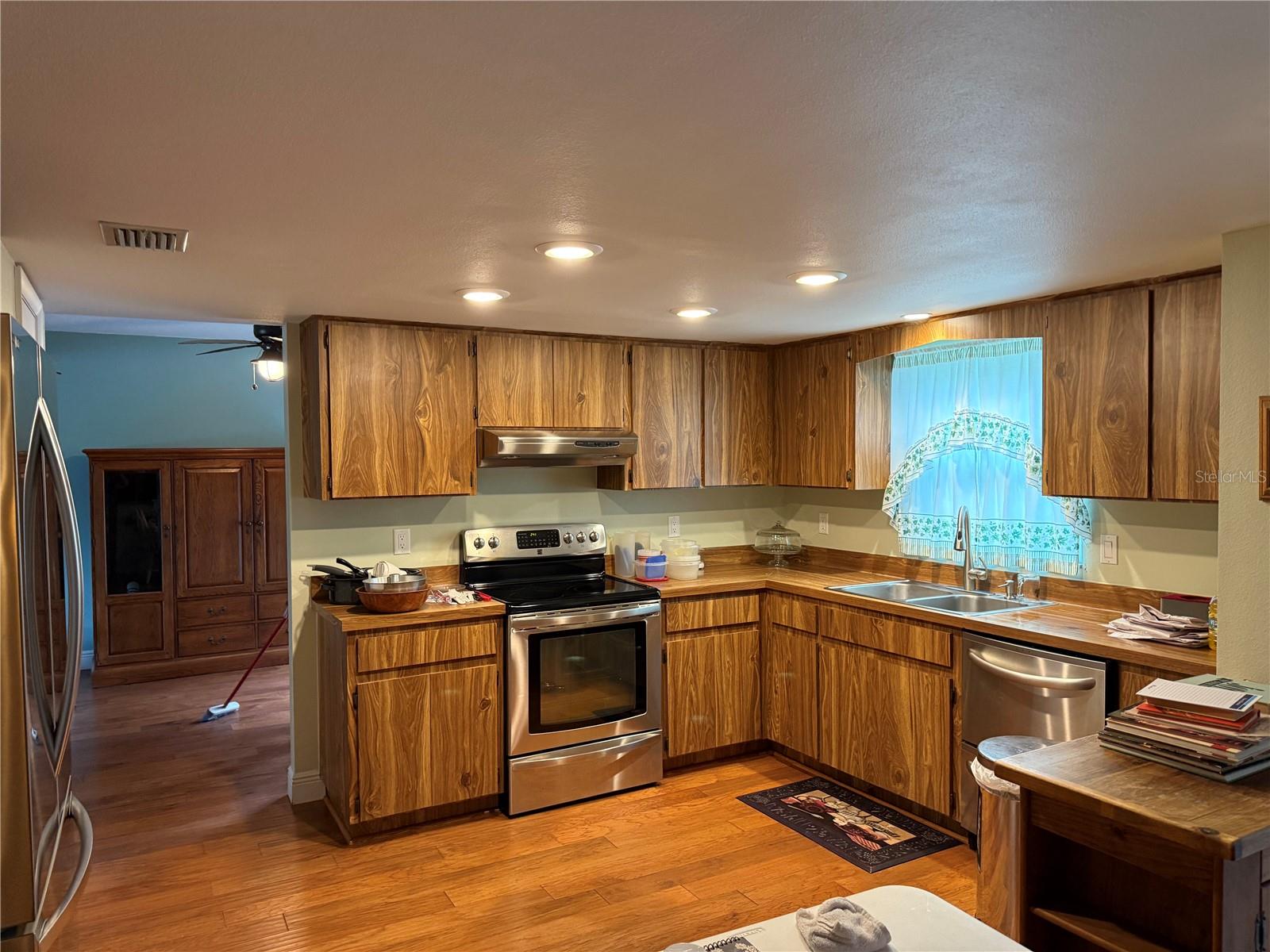 Image 5 of 16 For 4416 Summer Oak Drive