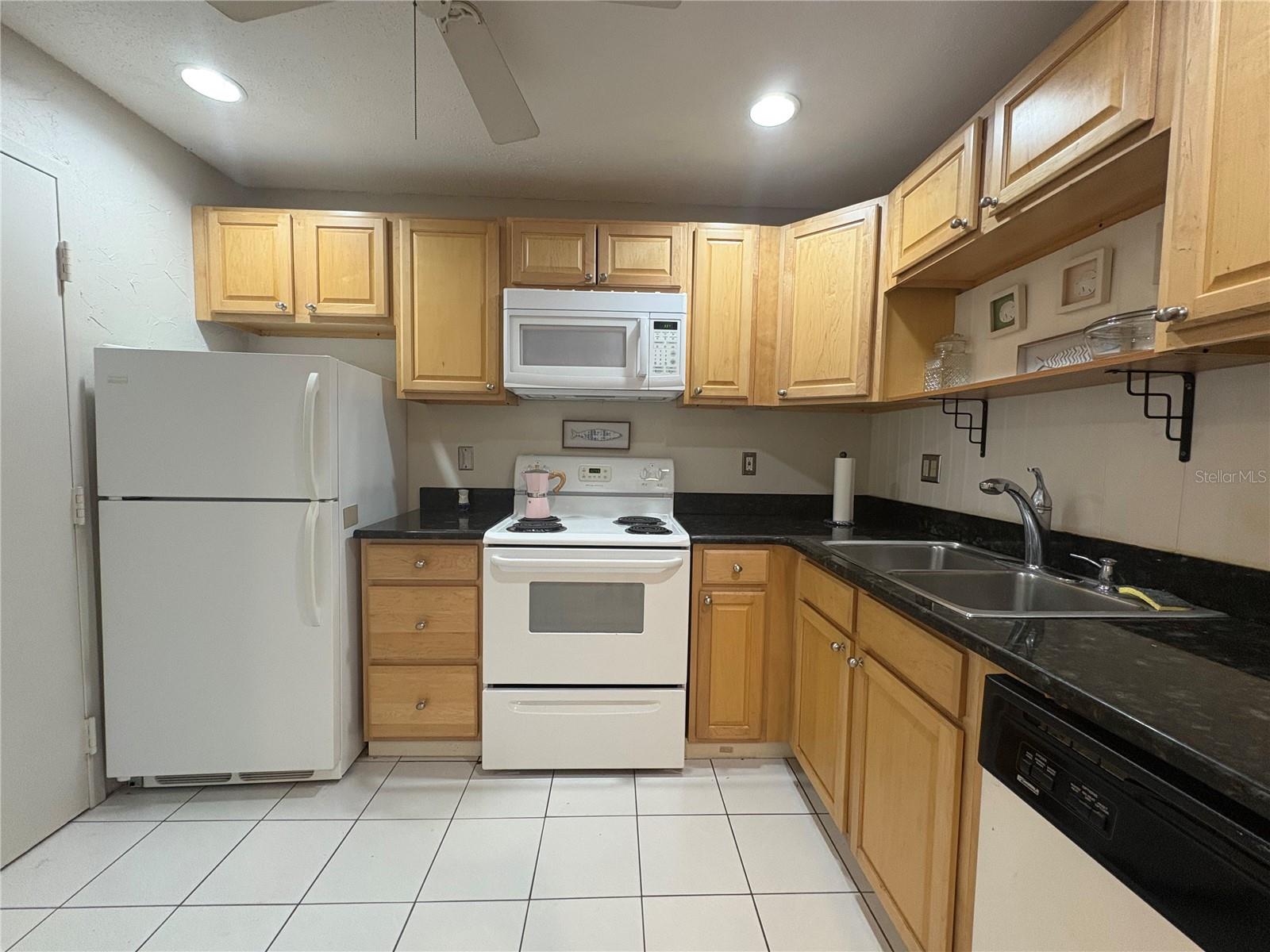 Image 13 of 38 For 2700 Bayshore Boulevard 1107