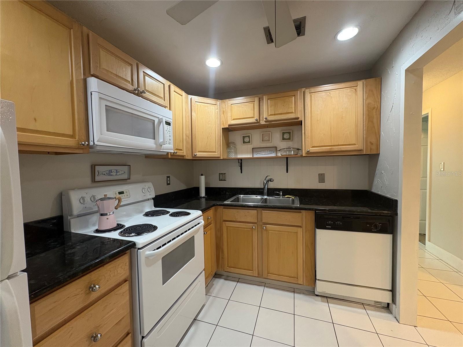 Image 14 of 38 For 2700 Bayshore Boulevard 1107