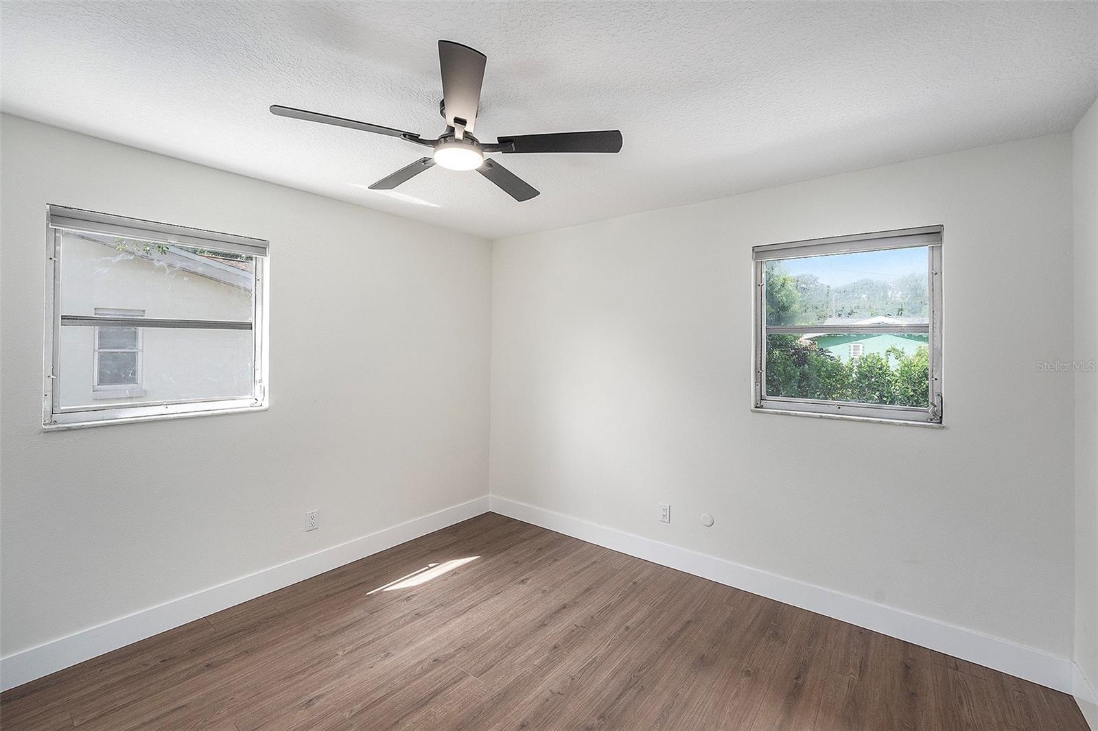 Image 19 of 27 For 1562 S Lake Ave