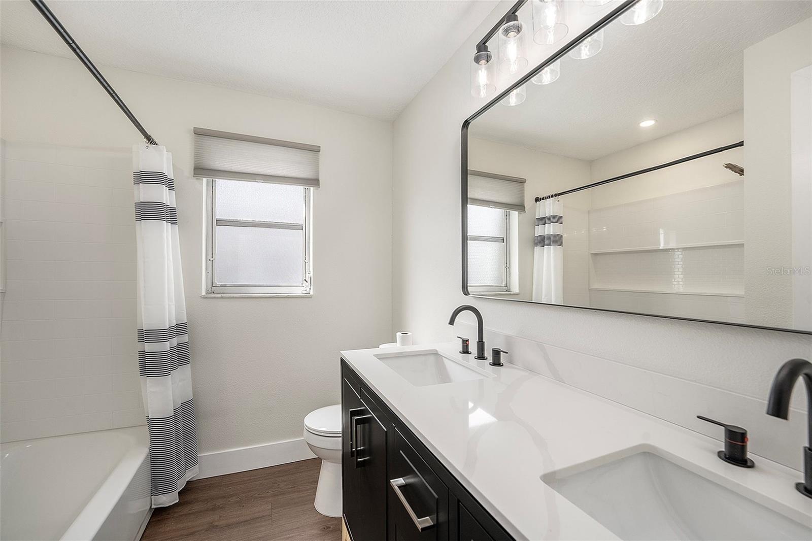 Image 21 of 27 For 1562 S Lake Ave