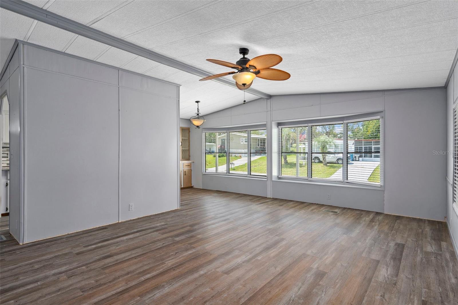 Image 10 of 47 For 8050 Eastern Circle Drive