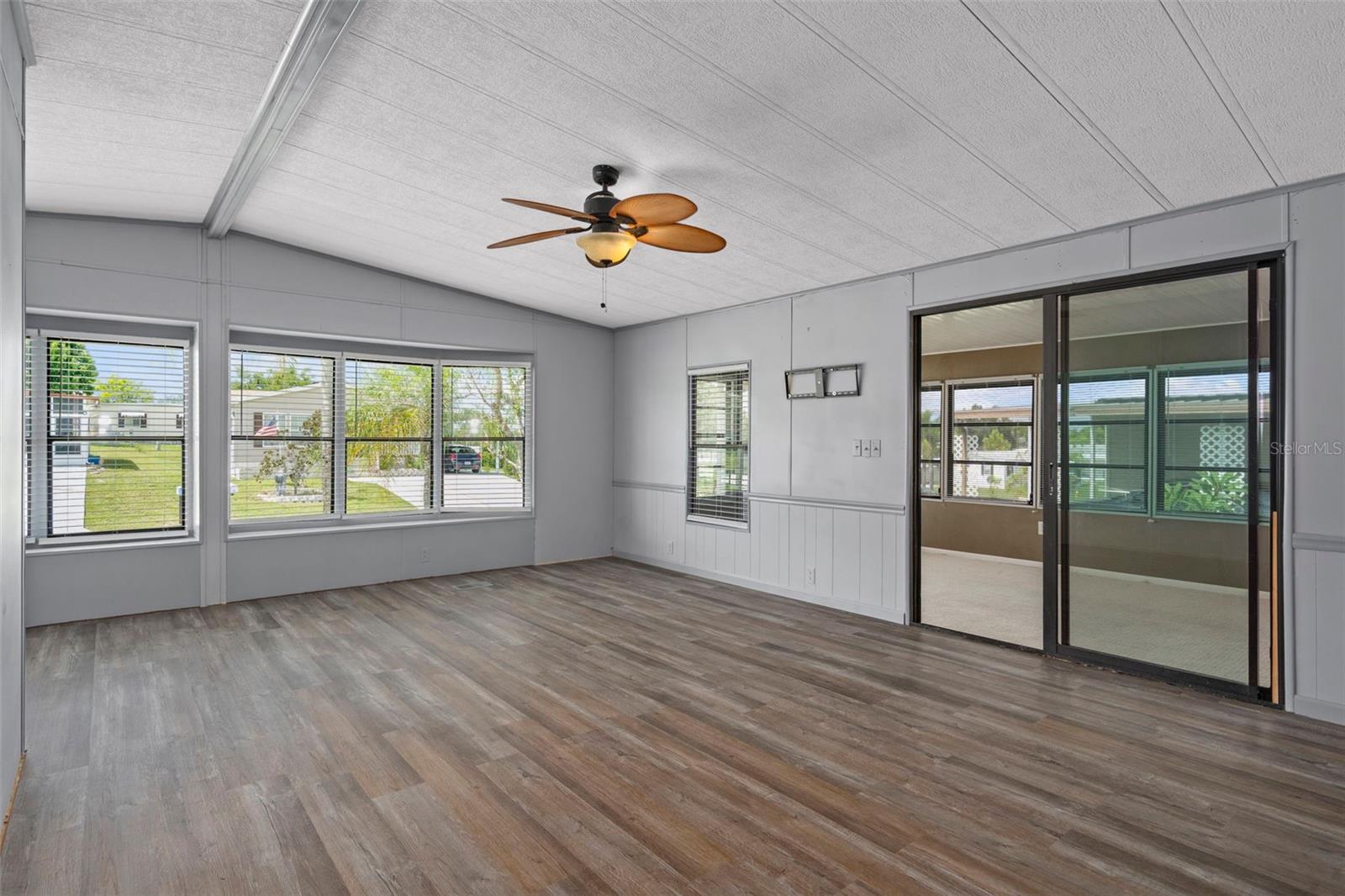 Image 11 of 47 For 8050 Eastern Circle Drive