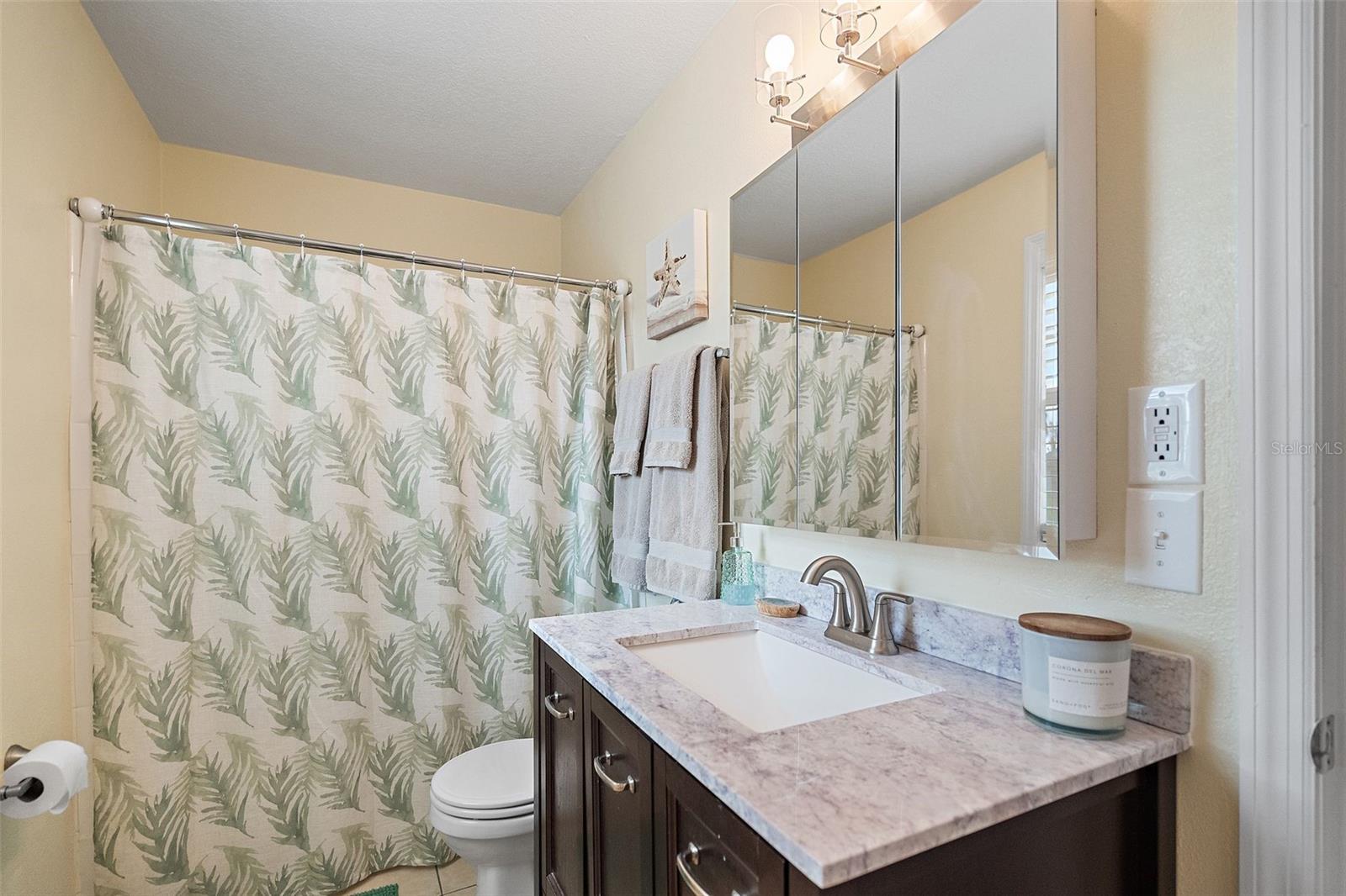 Image 17 of 28 For 105 Pompano Drive Se C