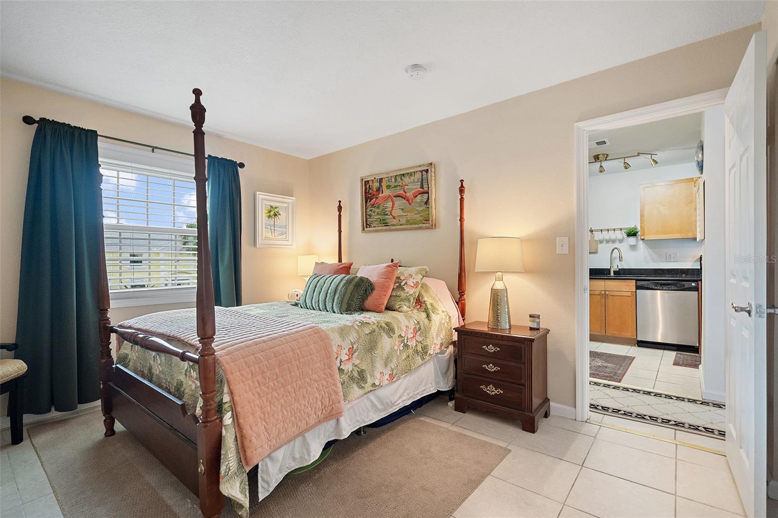 Image 19 of 28 For 105 Pompano Drive Se C