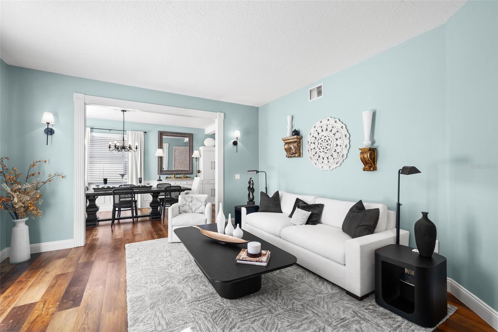 Listing photo id 8 for 4915 Augusta Avenue