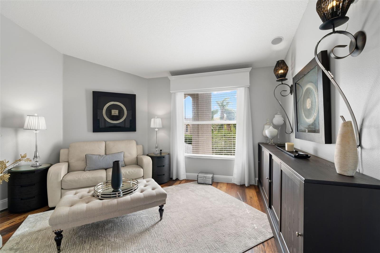 Listing photo id 22 for 4915 Augusta Avenue
