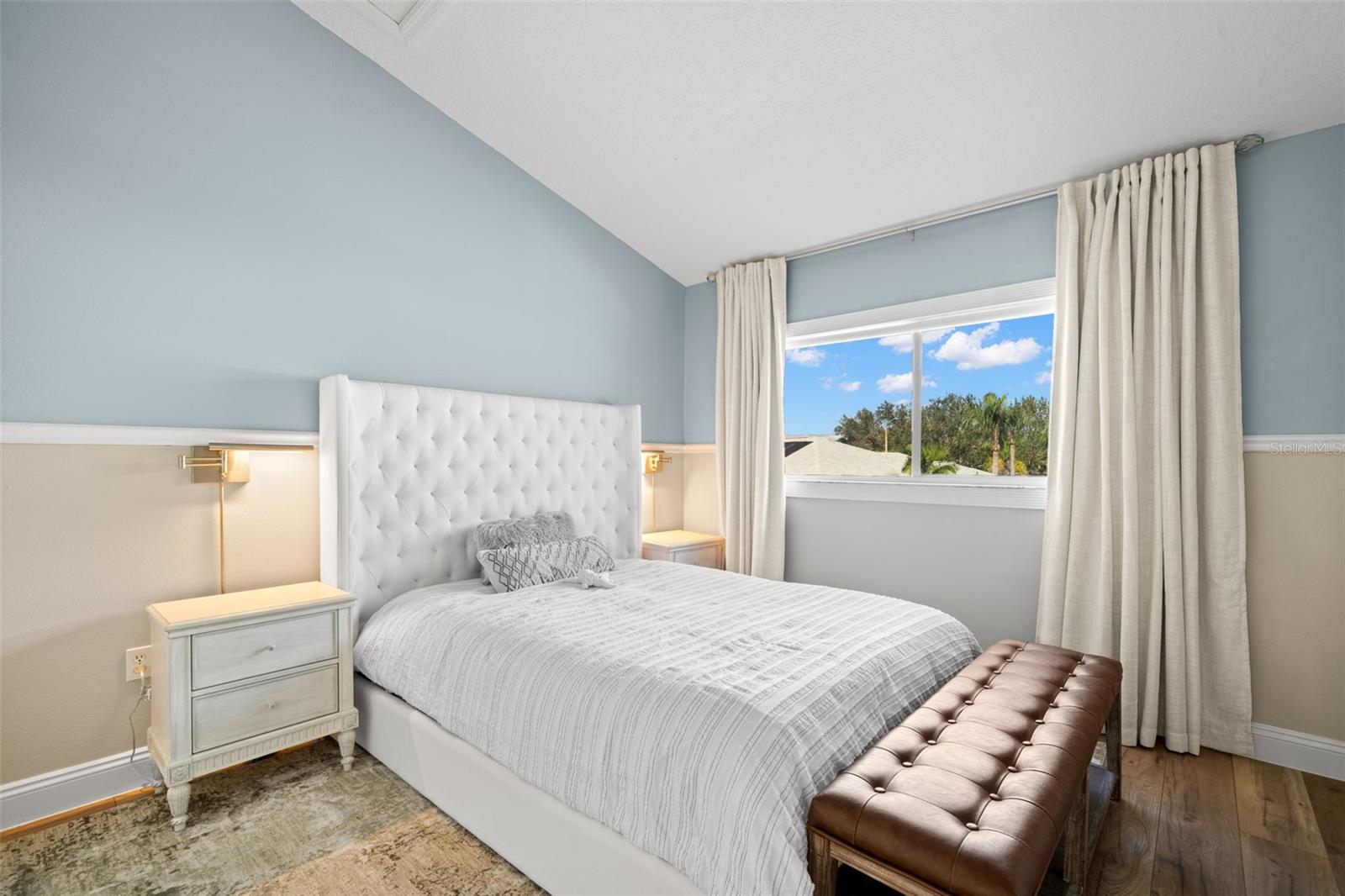Listing photo id 27 for 4915 Augusta Avenue