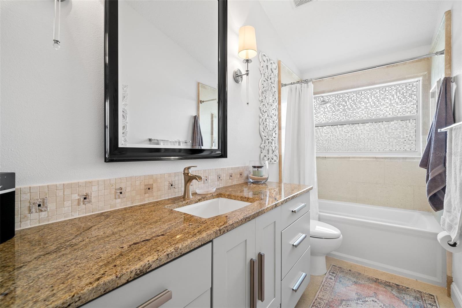 Listing photo id 32 for 4915 Augusta Avenue