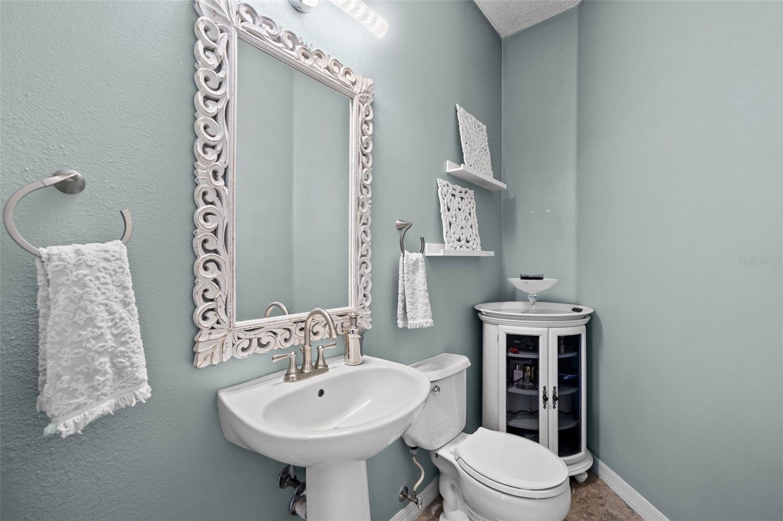 Listing photo id 36 for 4915 Augusta Avenue