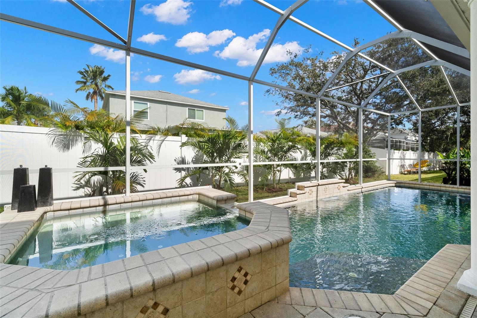 Listing photo id 44 for 4915 Augusta Avenue