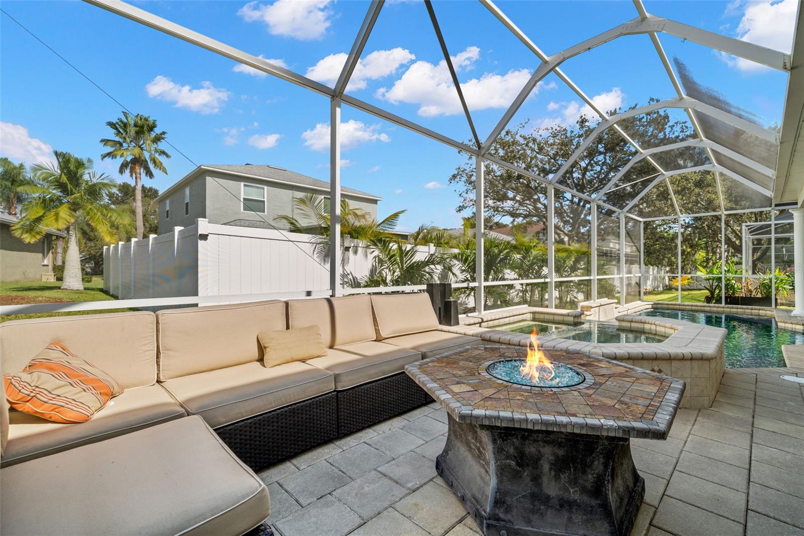 Listing photo id 45 for 4915 Augusta Avenue