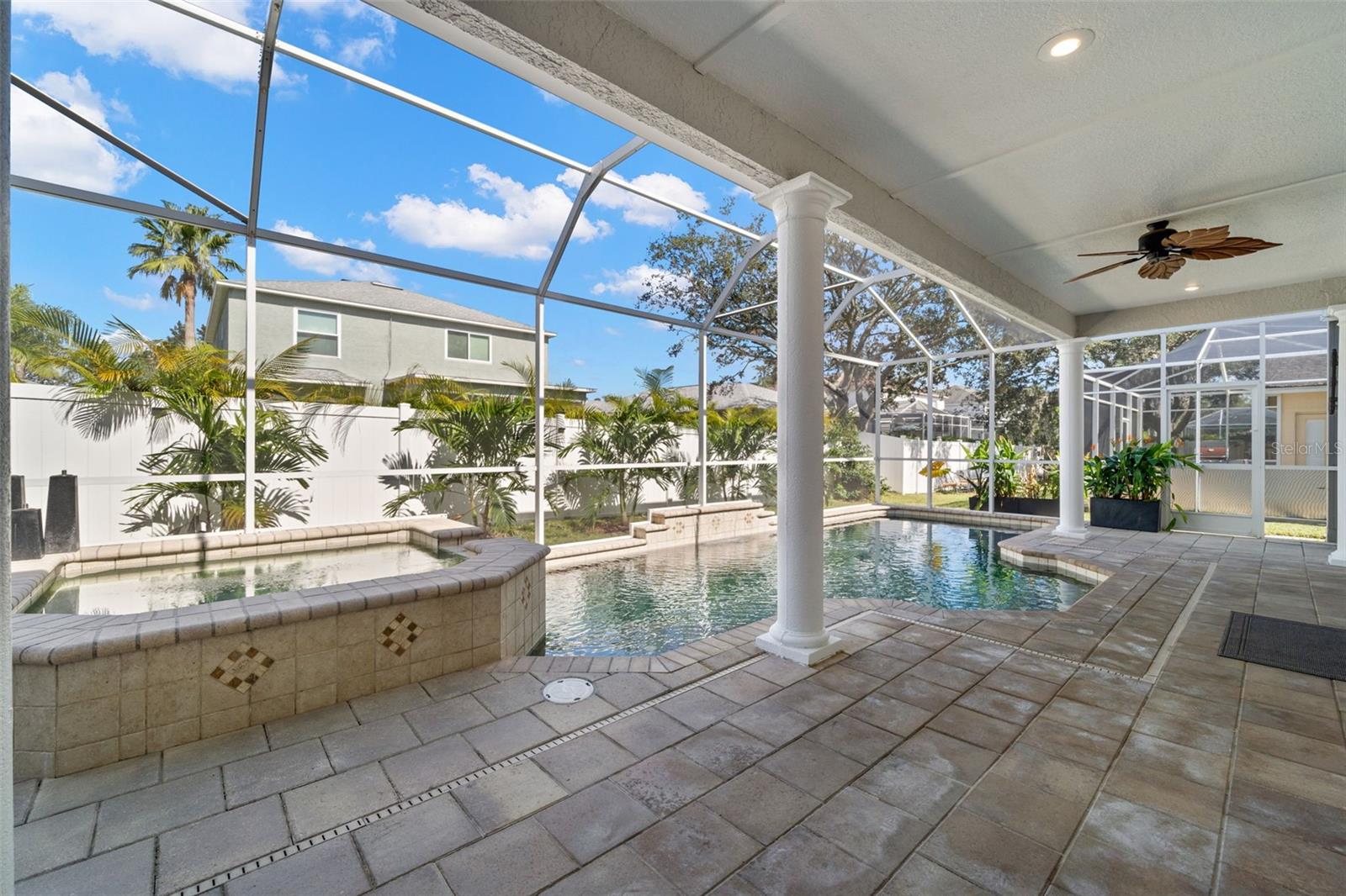 Listing photo id 46 for 4915 Augusta Avenue
