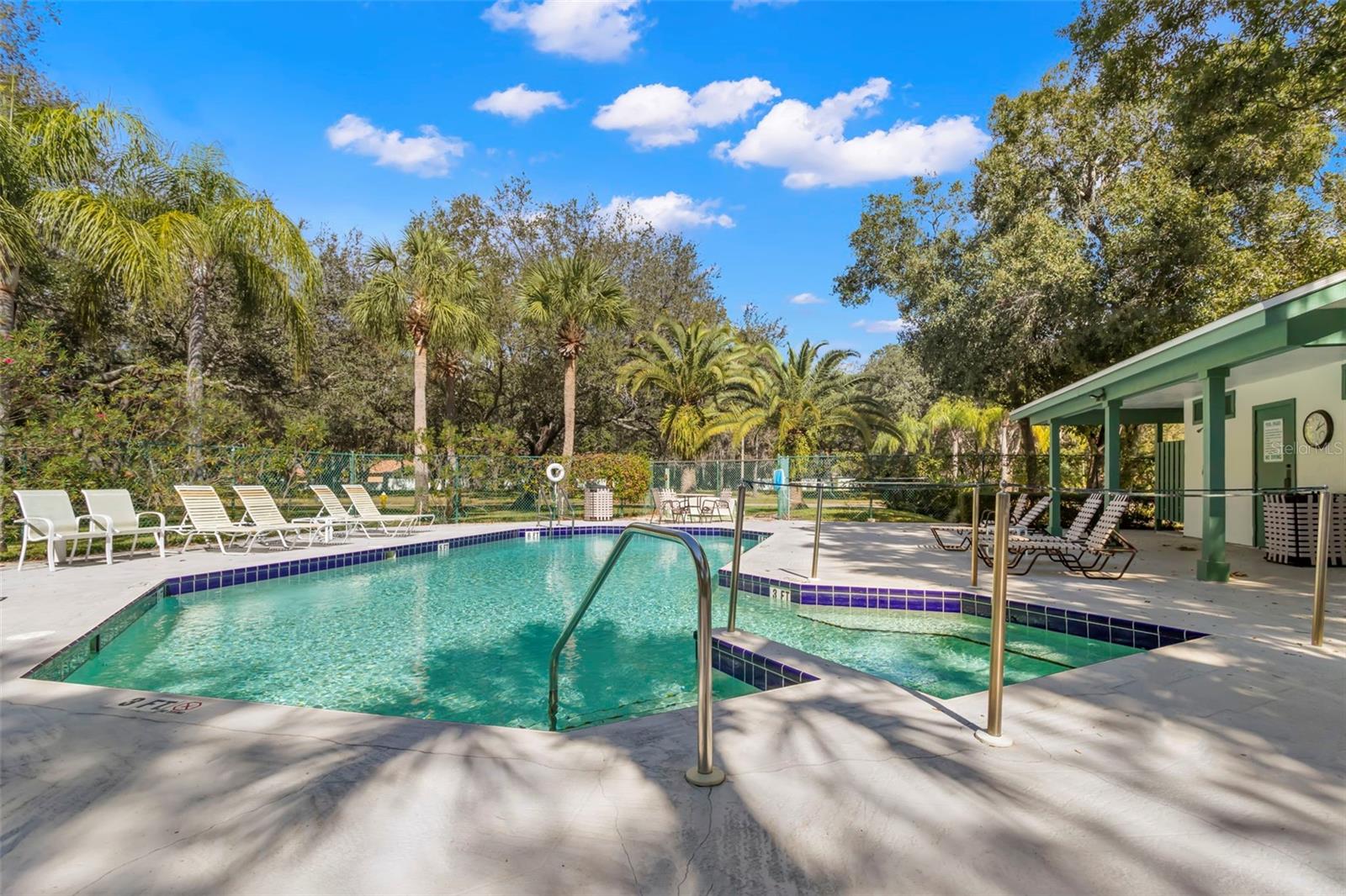 Listing photo id 68 for 4915 Augusta Avenue