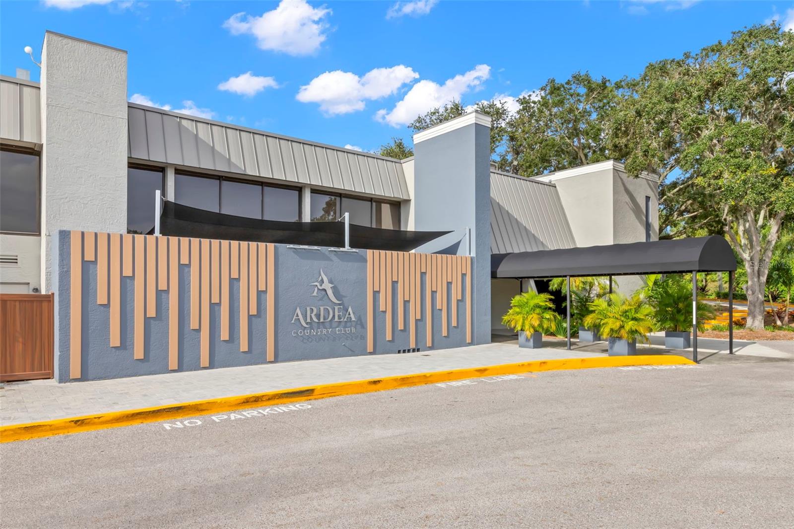 Listing photo id 71 for 4915 Augusta Avenue