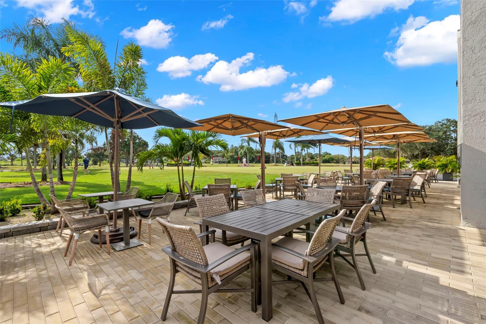 Listing photo id 80 for 4915 Augusta Avenue