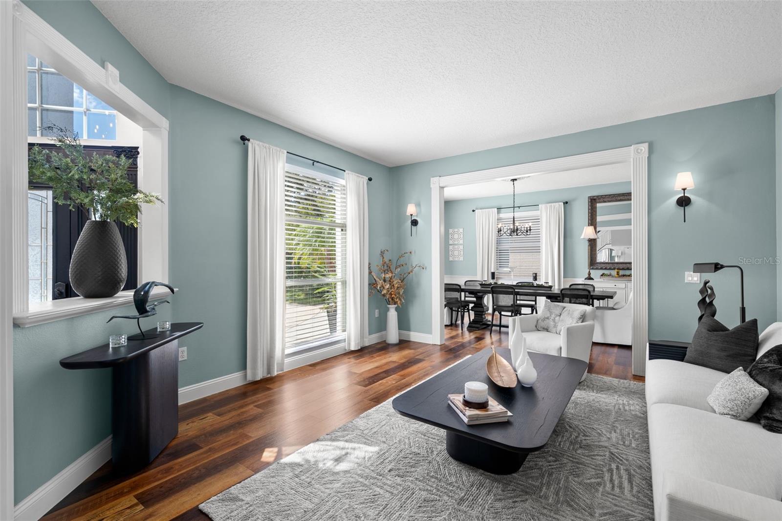 Listing photo id 7 for 4915 Augusta Avenue