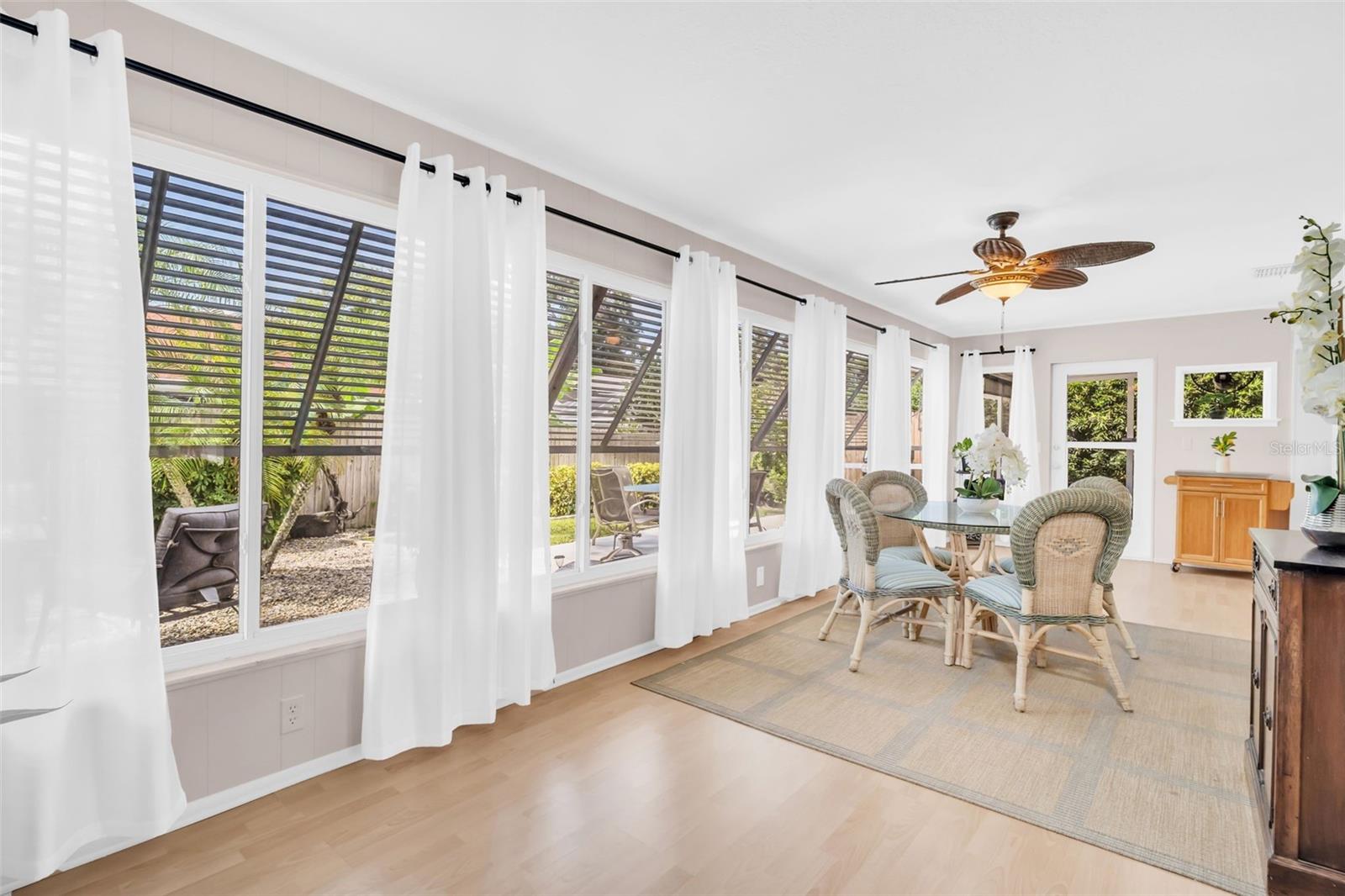 Image 17 of 55 For 2936 Macalpin Drive W