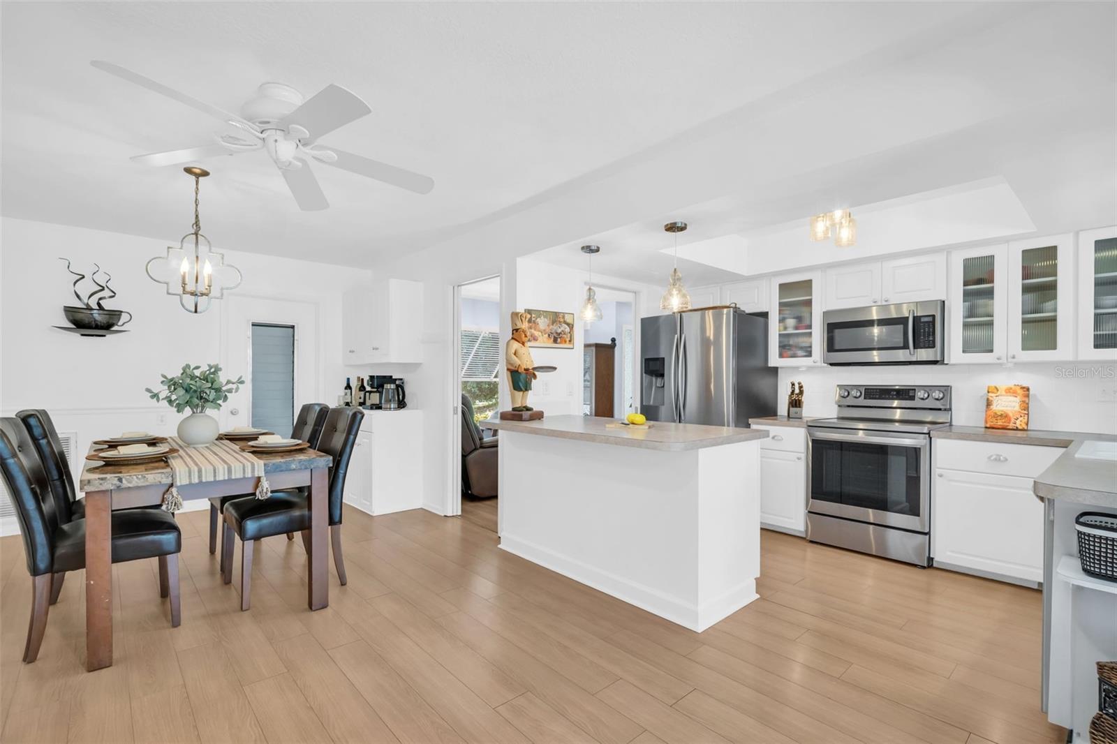 Image 21 of 55 For 2936 Macalpin Drive W