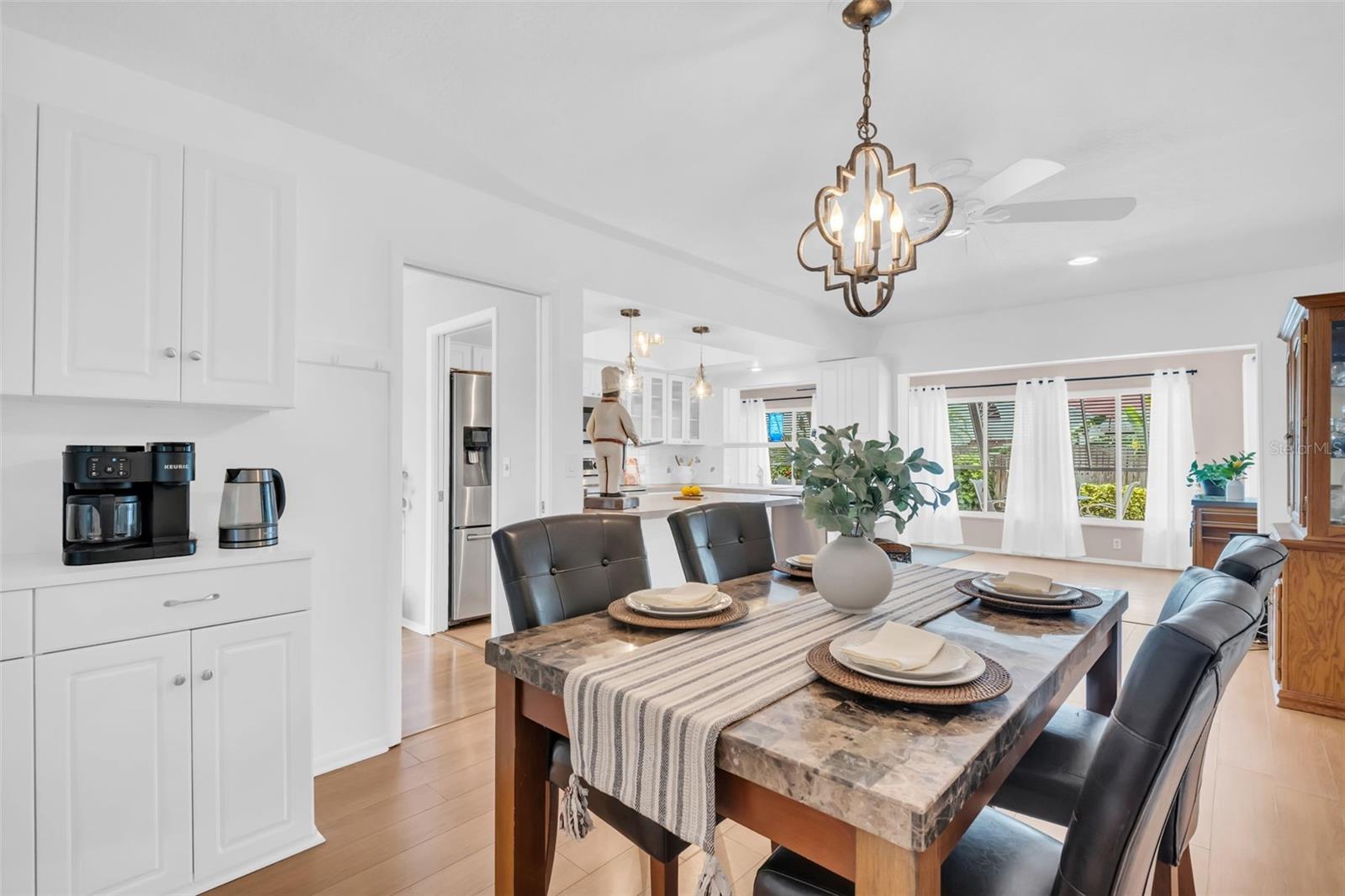 Image 22 of 55 For 2936 Macalpin Drive W