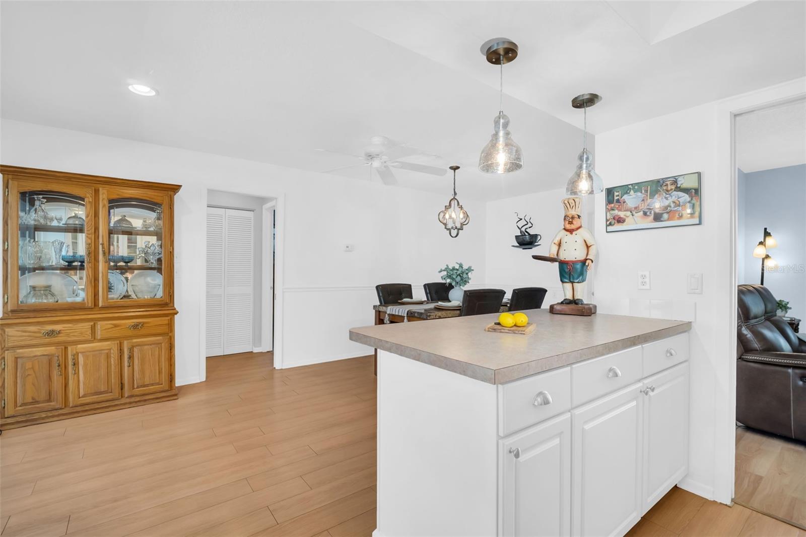 Image 26 of 55 For 2936 Macalpin Drive W