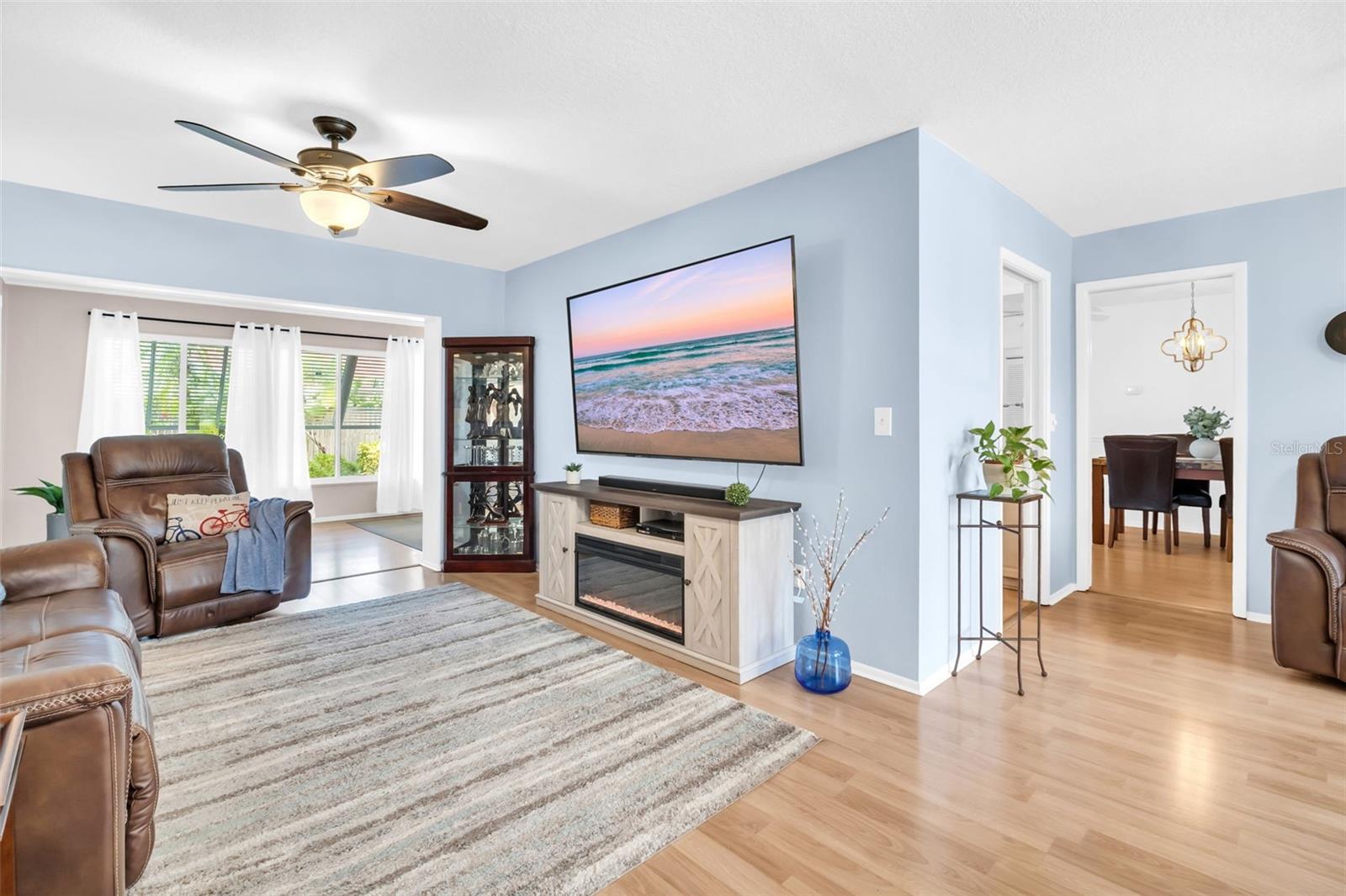 Image 5 of 55 For 2936 Macalpin Drive W