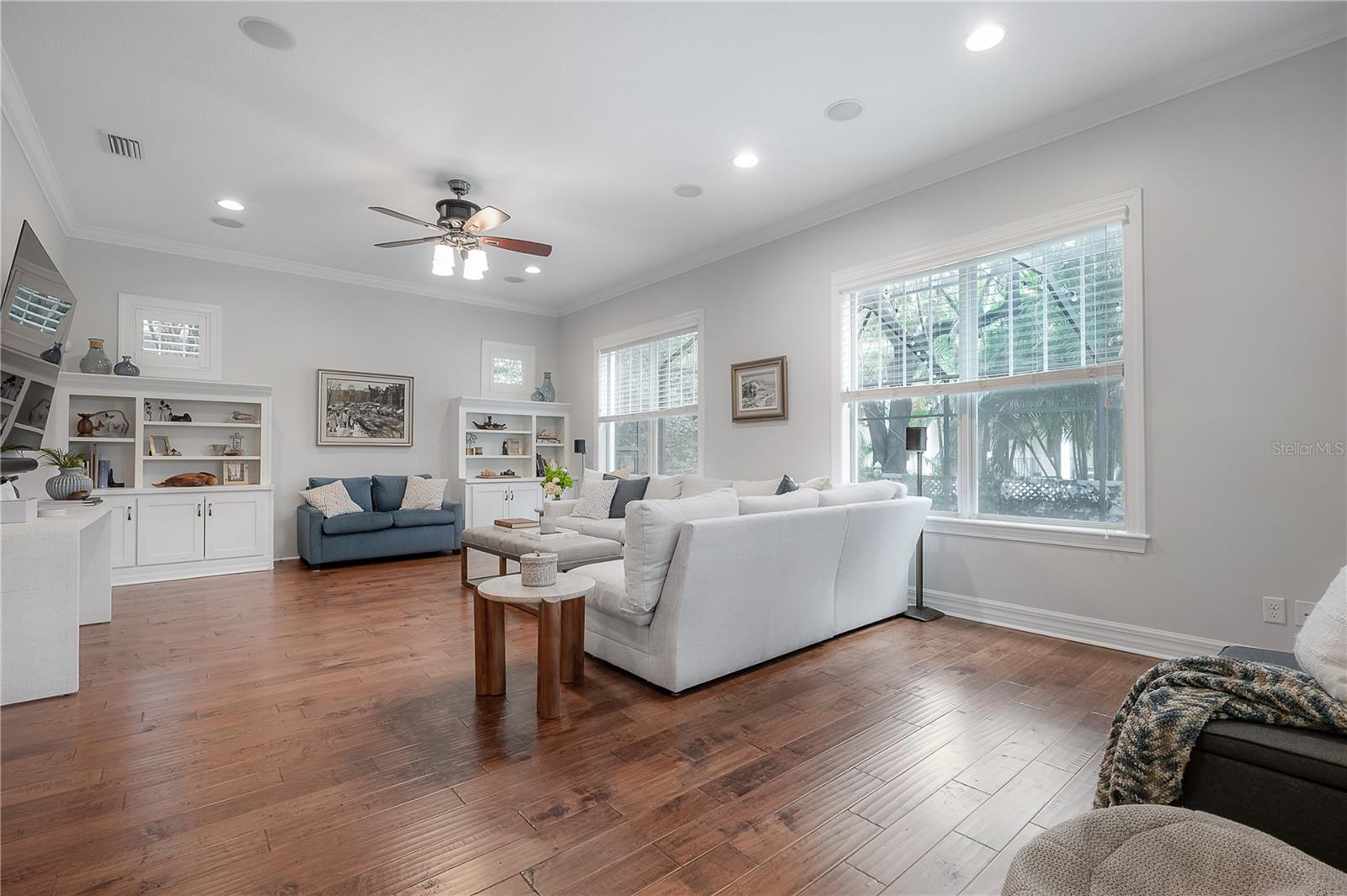 Listing photo id 15 for 2937 Bayshore Court