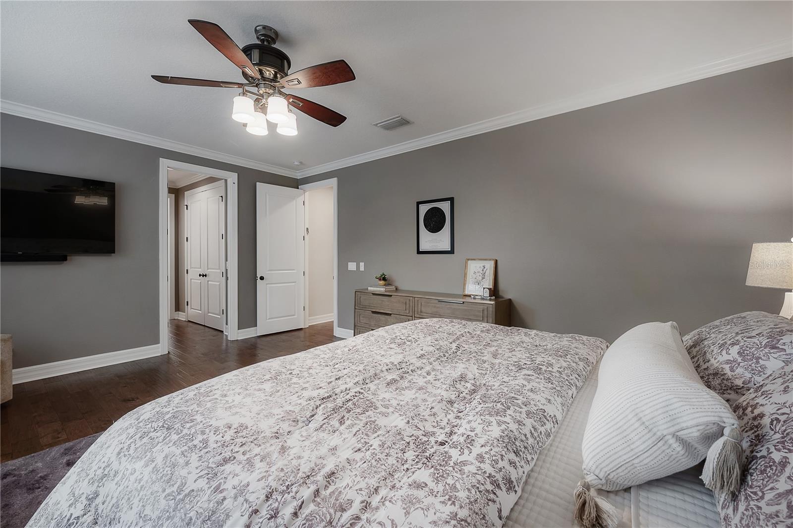 Listing photo id 21 for 2937 Bayshore Court