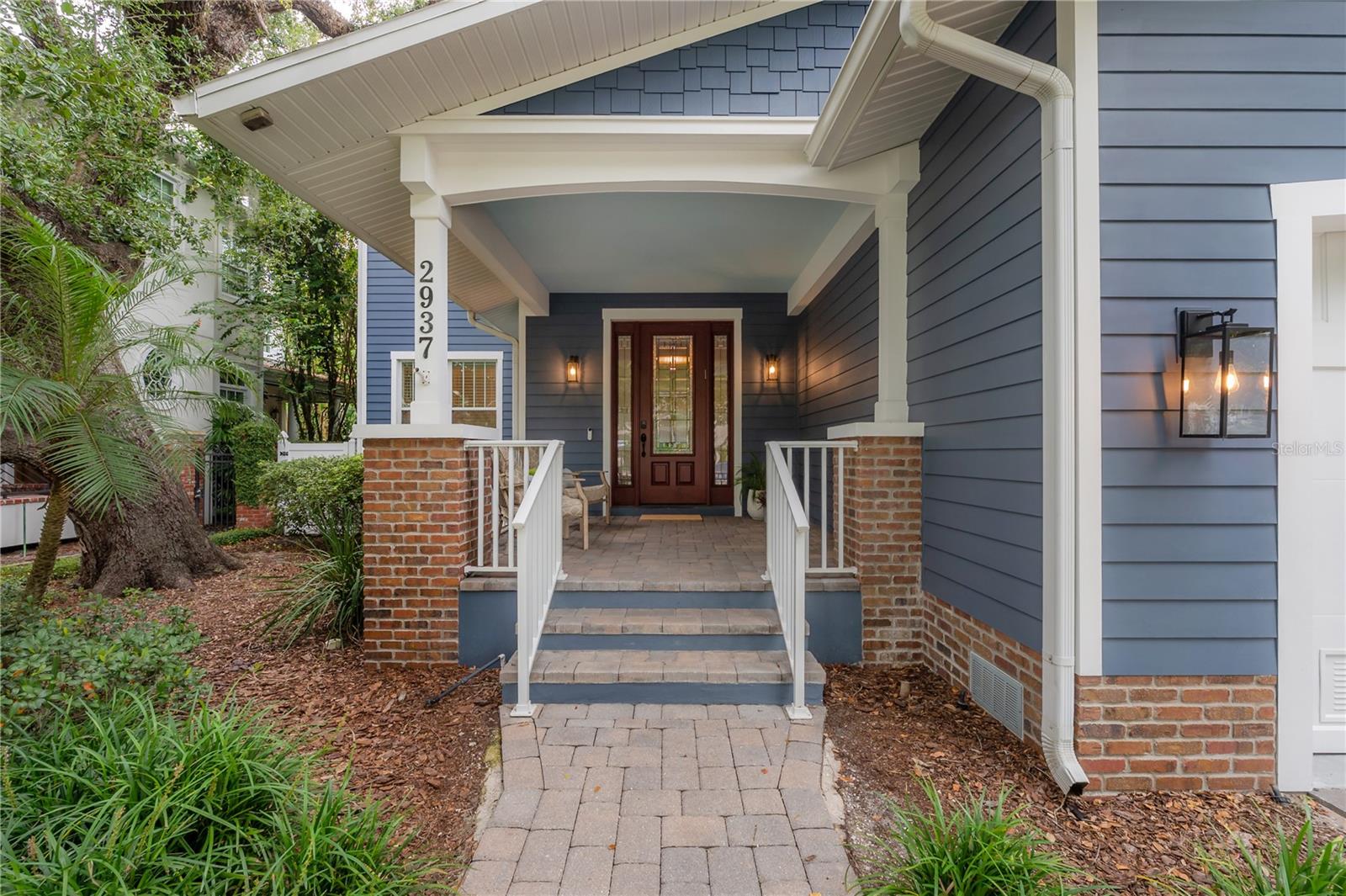Listing photo id 1 for 2937 Bayshore Court