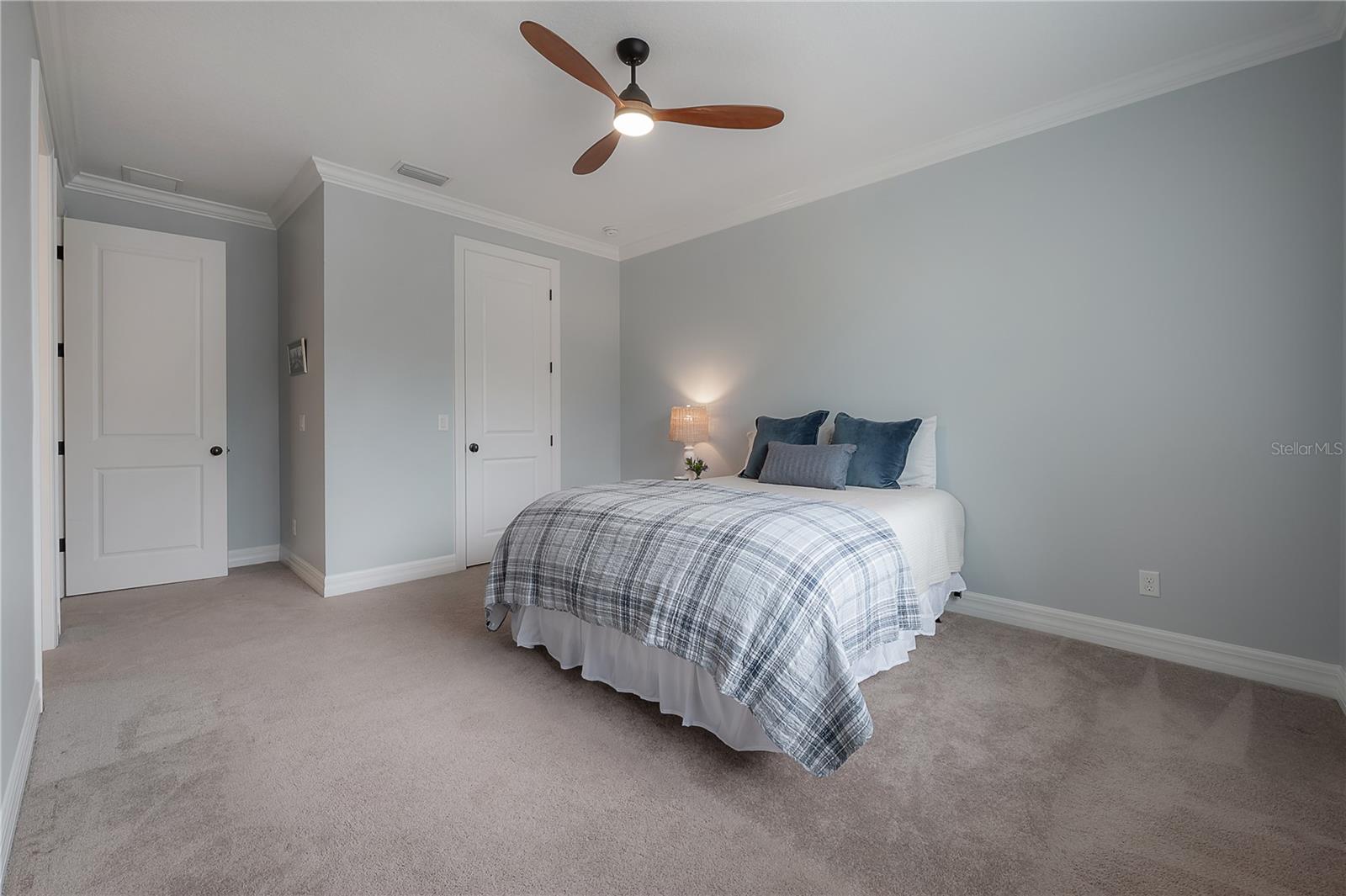 Listing photo id 34 for 2937 Bayshore Court