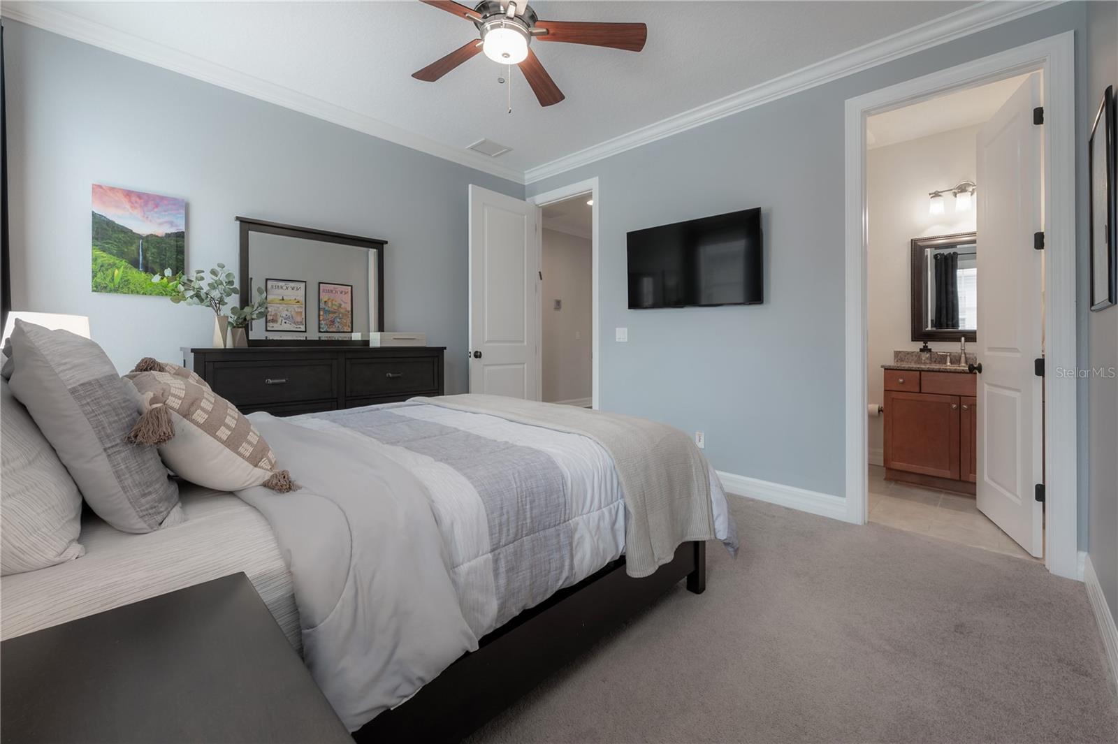 Listing photo id 35 for 2937 Bayshore Court