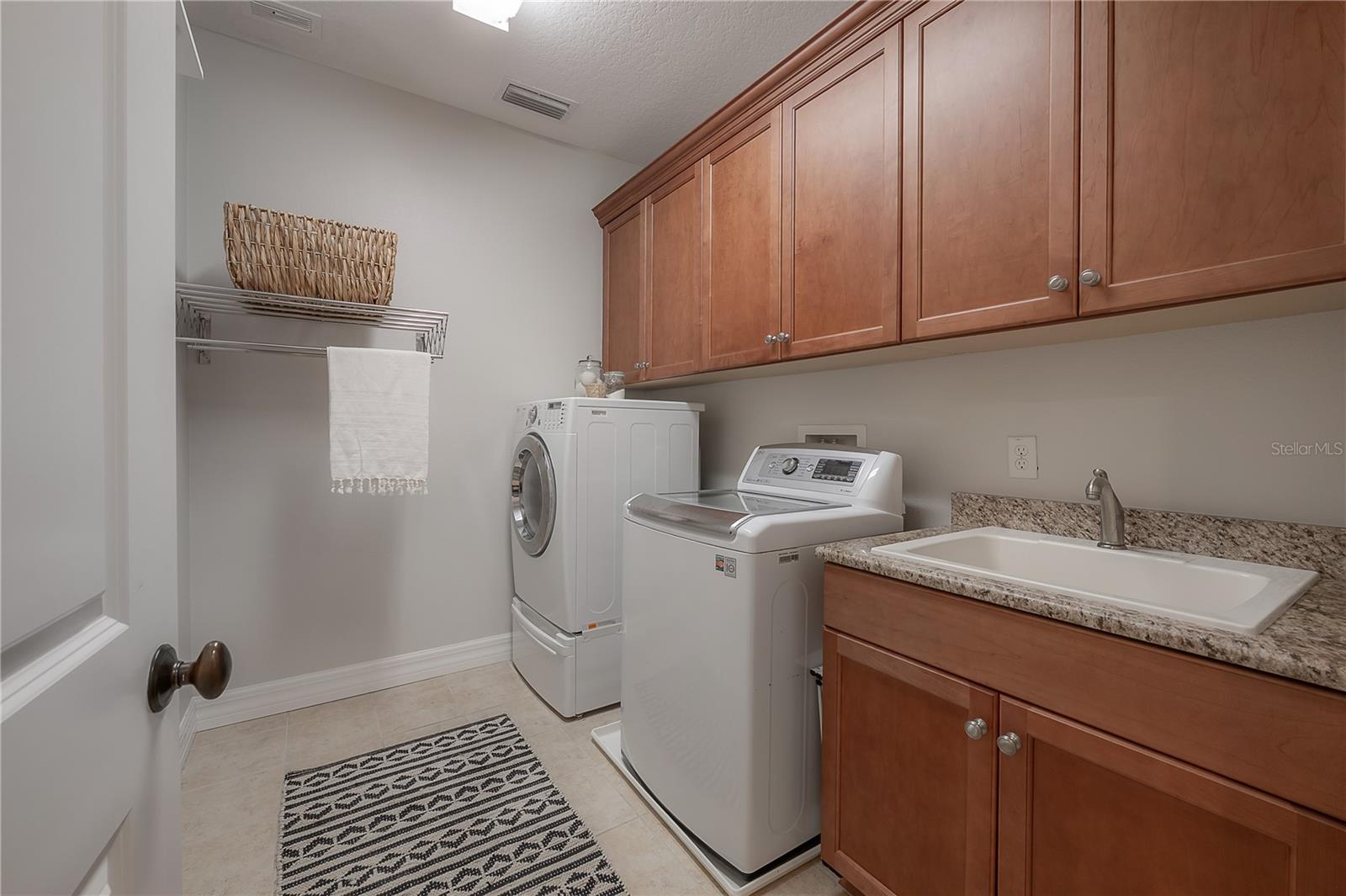 Listing photo id 38 for 2937 Bayshore Court