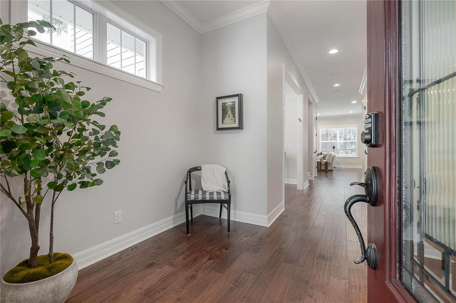 Listing photo id 3 for 2937 Bayshore Court