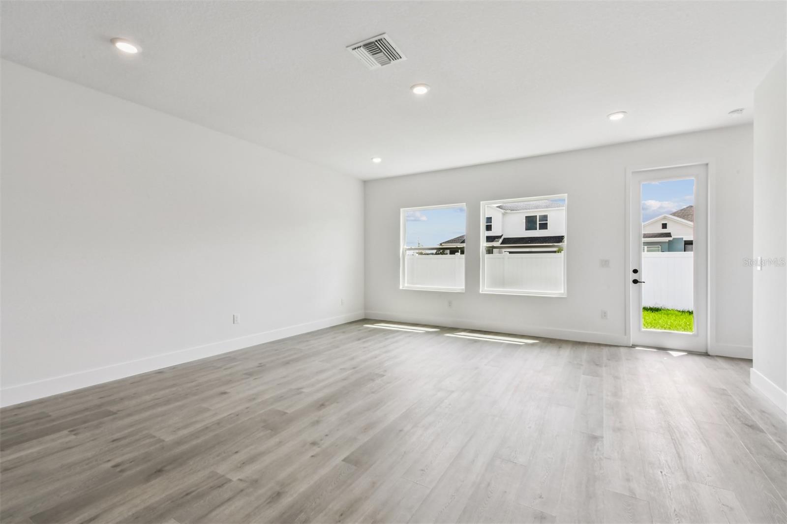 Listing photo id 22 for 11828 Mile Marsh Drive