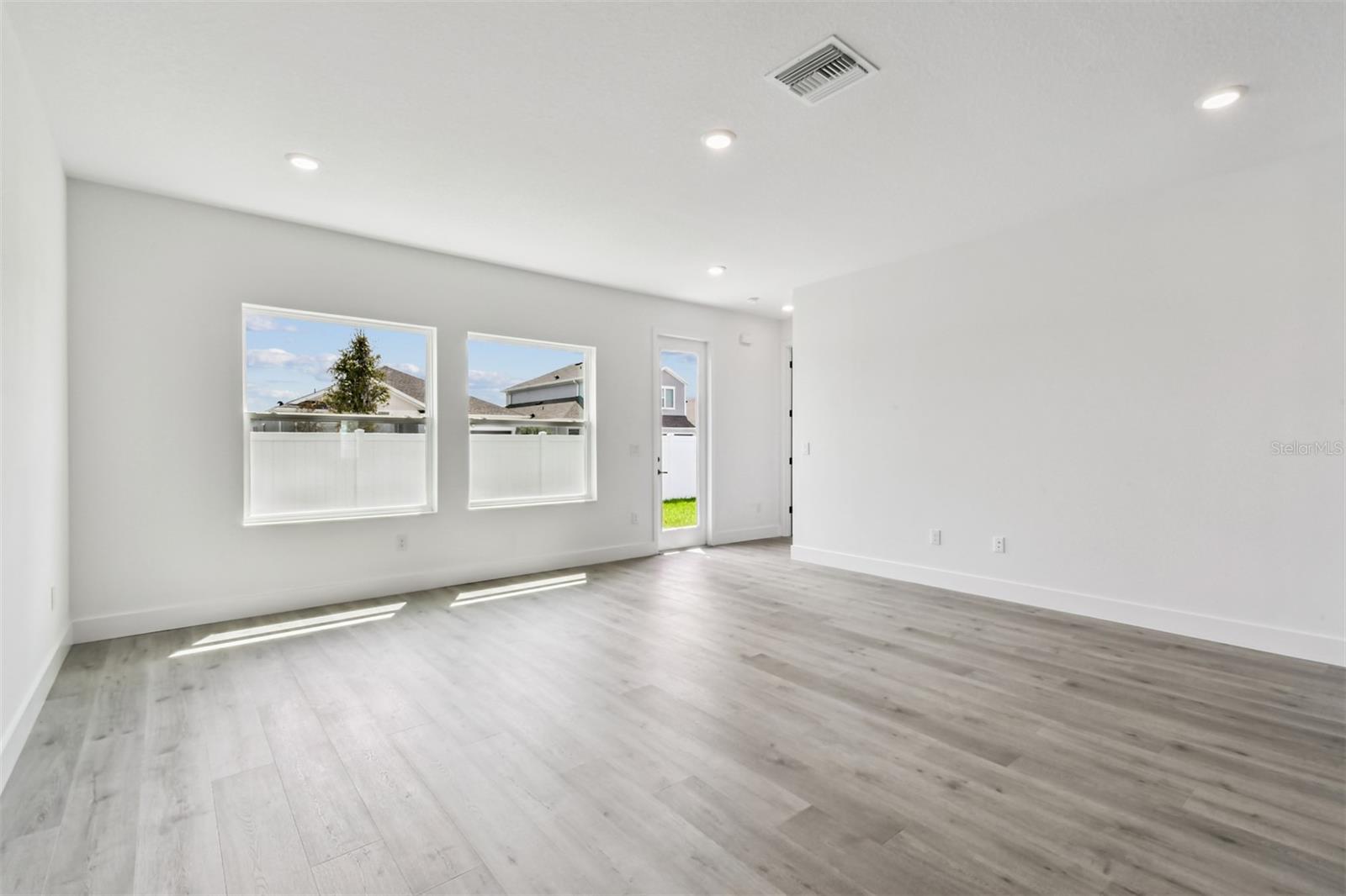 Listing photo id 24 for 11828 Mile Marsh Drive