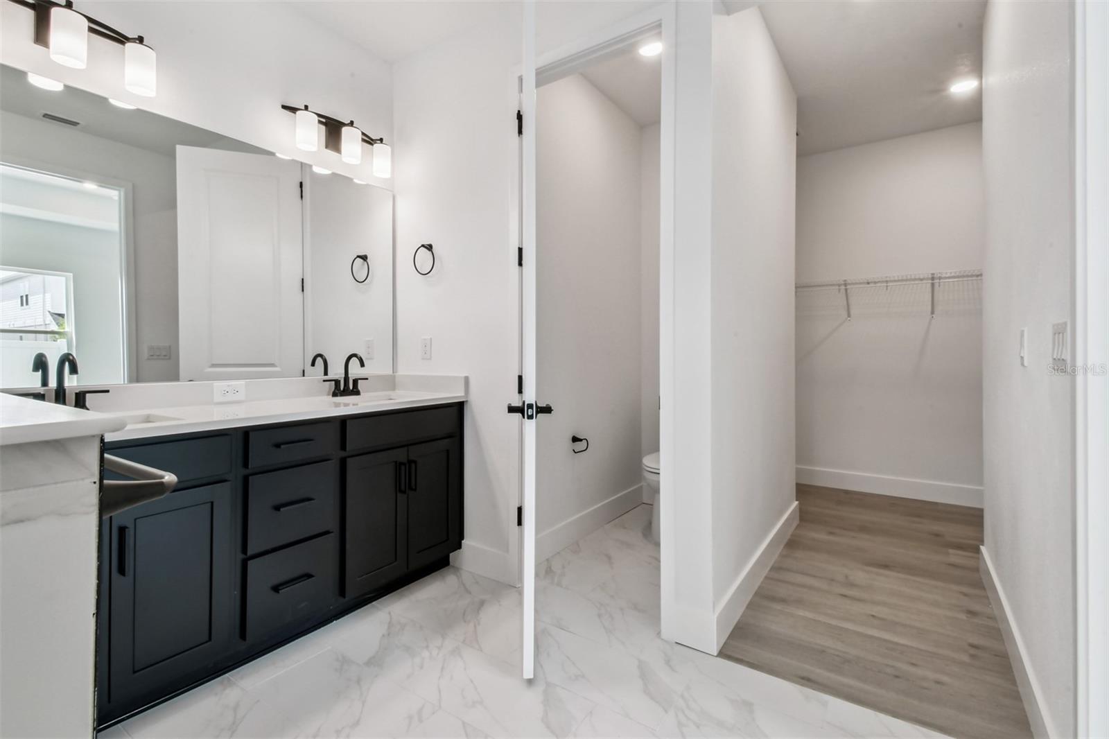 Listing photo id 31 for 11828 Mile Marsh Drive