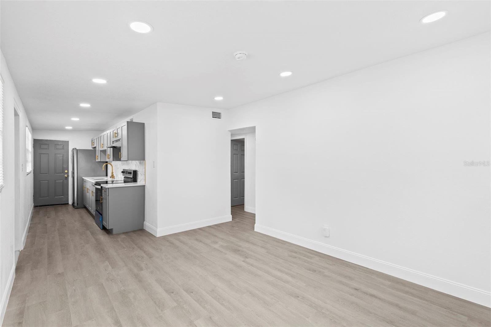 Image 10 of 26 For 3226 Clifford Sample Drive