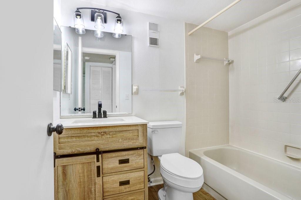 Image 13 of 17 For 1420 Oak Hill Drive 102