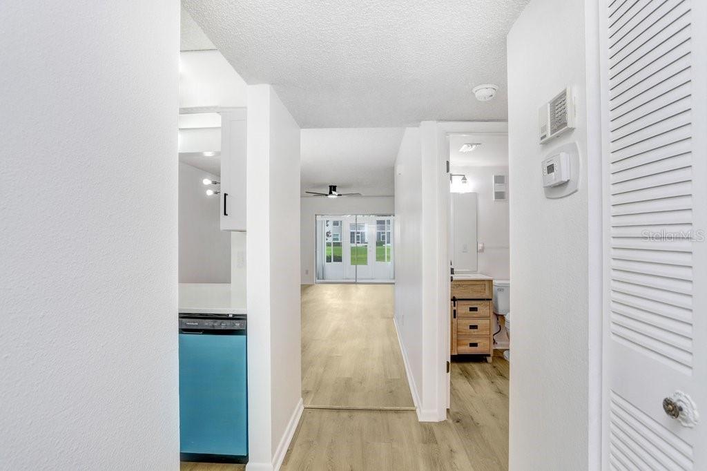 Image 3 of 17 For 1420 Oak Hill Drive 102