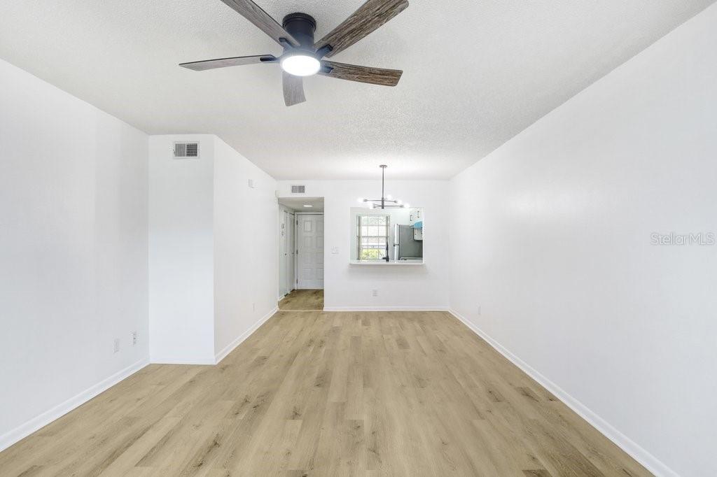 Image 7 of 17 For 1420 Oak Hill Drive 102
