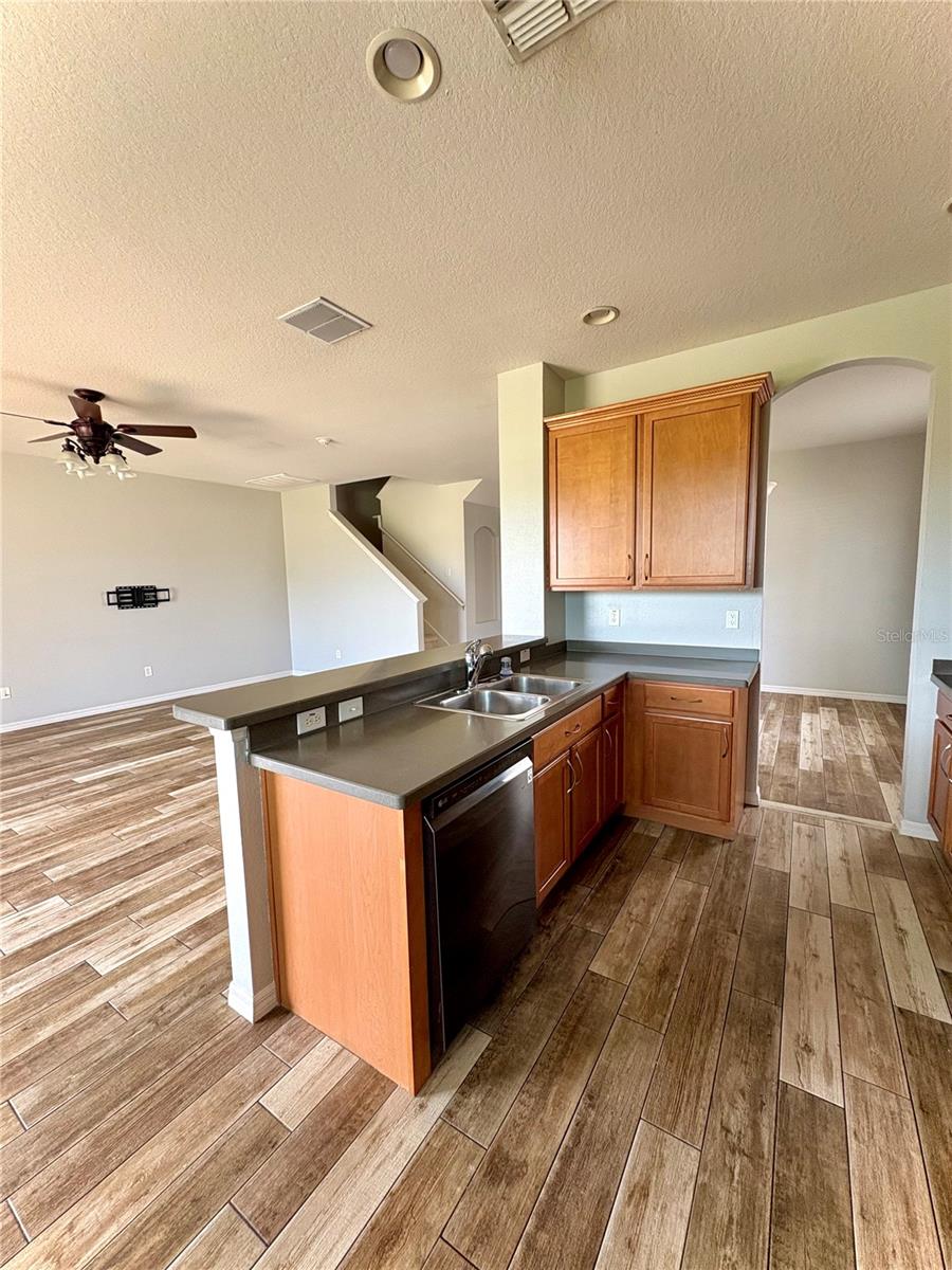 Image 11 of 21 For 351 Fairmont Drive