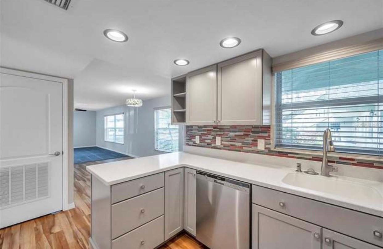 Image 11 of 28 For 1250 Pinellas Avenue 407