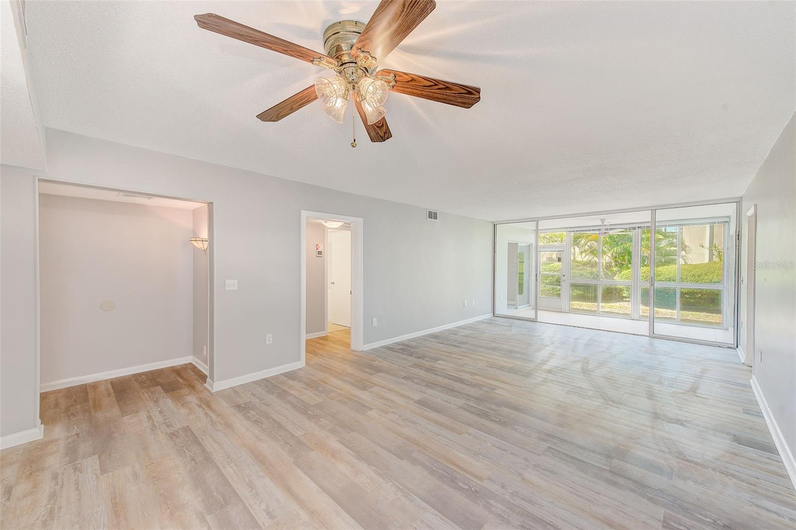 Image 17 of 49 For 10280 Imperial Point Drive W 7